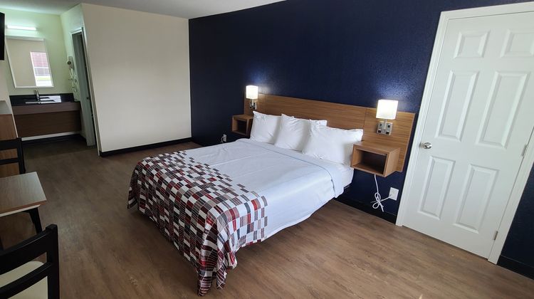 Red Roof Inn Byron Room