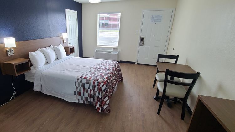 Red Roof Inn Byron Room