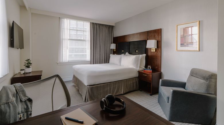 <b>Club Quarters Hotel in Houston Room</b>. Images powered by <a href="https://www.leonardoworldwide.com/" title="Leonardo Worldwide" target="_blank">Leonardo</a>.