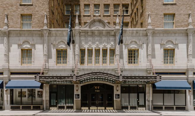 Club Quarters Hotel in Houston Exterior