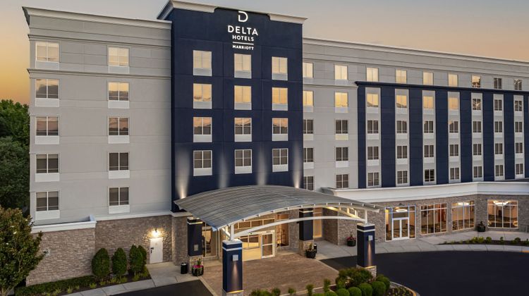 Delta Hotels Colonial Heights Exterior