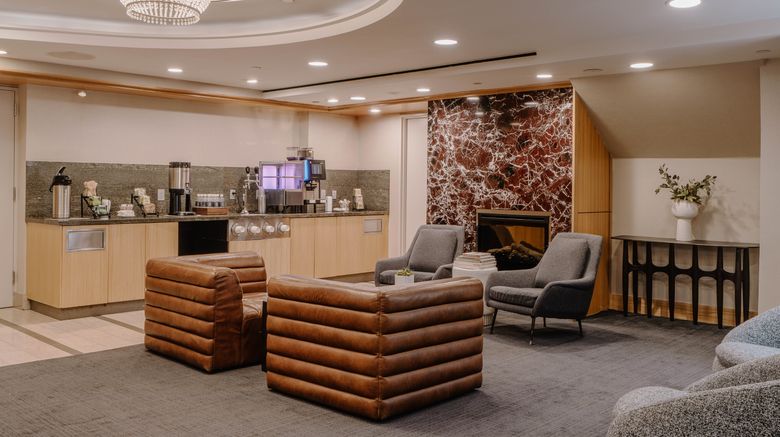 <b>Club Quarters, World Trade Center Lobby</b>. Images powered by <a href="https://www.leonardoworldwide.com/" title="Leonardo Worldwide" target="_blank">Leonardo</a>.