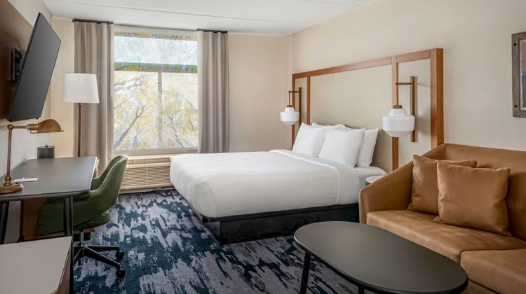 Fairfield Inn & Suites Rome NY Room