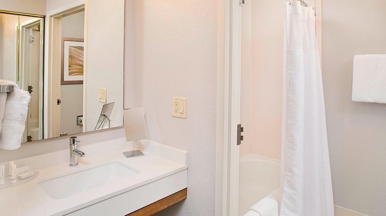 <b>Courtyard West Palm Beach Airport Room</b>. Images powered by <a href="https://www.leonardoworldwide.com/" title="Leonardo Worldwide" target="_blank">Leonardo</a>.