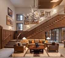 Rusty Parrot Lodge & Spa Lobby