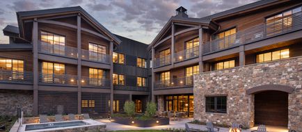 Rusty Parrot Lodge & Spa Exterior