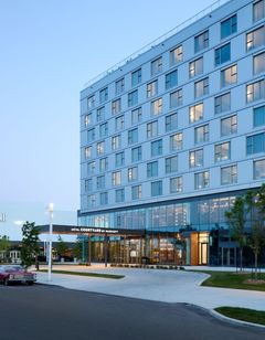 Courtyard Montreal Laval