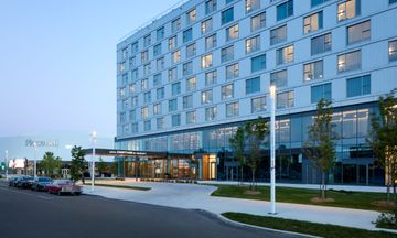 Courtyard Montreal Laval