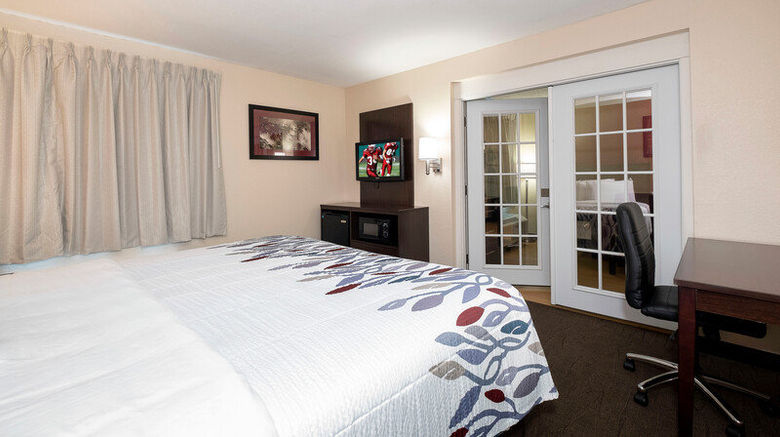 <b>Red Roof PLUS+ Phoenix West Suite</b>. Images powered by <a href="https://www.leonardoworldwide.com/" title="Leonardo Worldwide" target="_blank">Leonardo</a>.