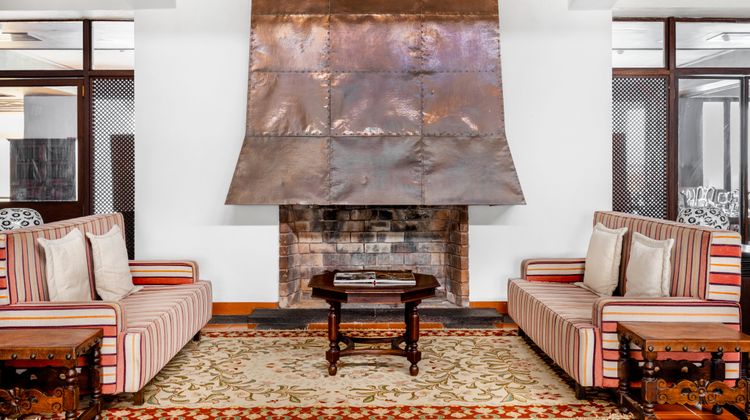 Pousada Santa Cruz at Horta Lobby
