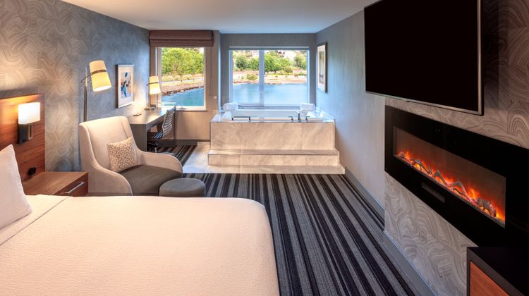 Silver Cloud Inn Room