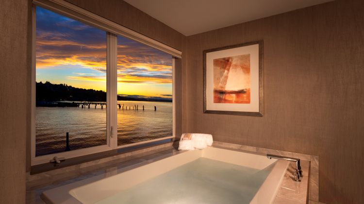 Silver Cloud Inn Room