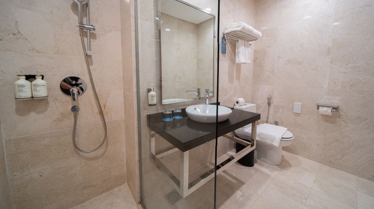 St Giles Boulevard Hotel Room