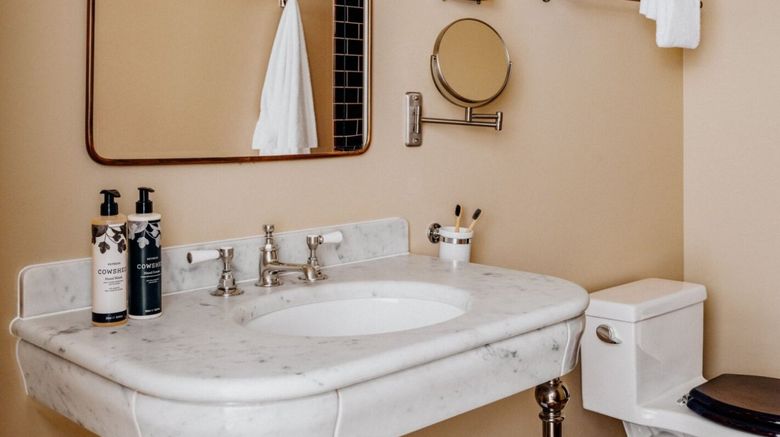 <b>Soho House Chicago Room</b>. Images powered by <a href="https://www.leonardoworldwide.com/" title="Leonardo Worldwide" target="_blank">Leonardo</a>.