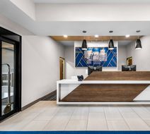 Holiday Inn Express Hotel & Stes SE Exterior