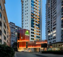Holiday Inn Express Jing'an Temple Exterior