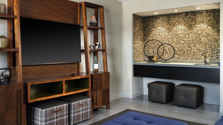 Renaissance Minneapolis Bloomington Suite