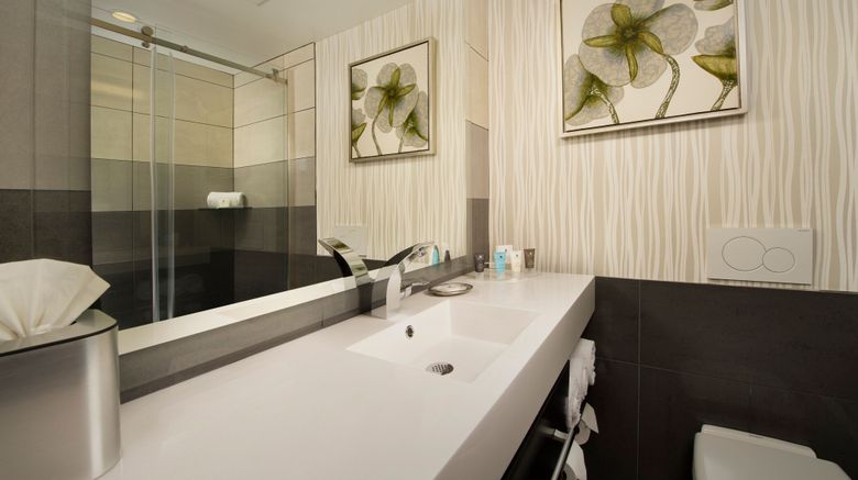 <b>Skybridge Seattle Airport Hotel Room</b>. Images powered by <a href="https://www.leonardoworldwide.com/" title="Leonardo Worldwide" target="_blank">Leonardo</a>.