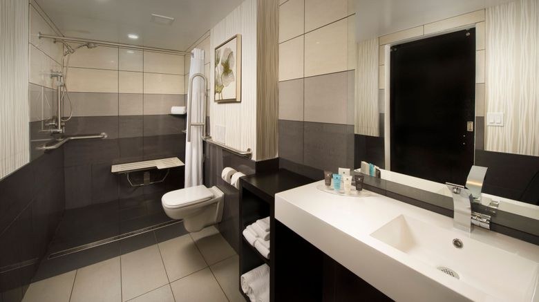 <b>Skybridge Seattle Airport Hotel Room</b>. Images powered by <a href="https://www.leonardoworldwide.com/" title="Leonardo Worldwide" target="_blank">Leonardo</a>.