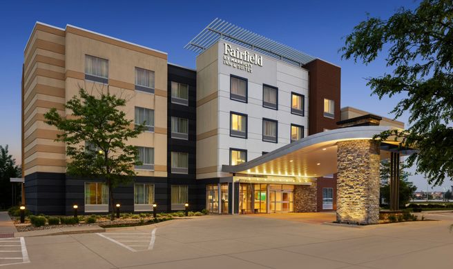 Fairfield Inn & Suites Waterloo Exterior