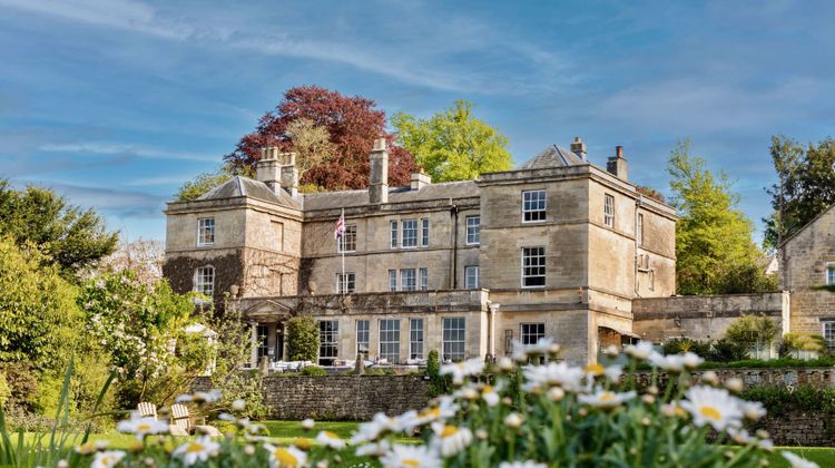 Burleigh Court Hotel Exterior