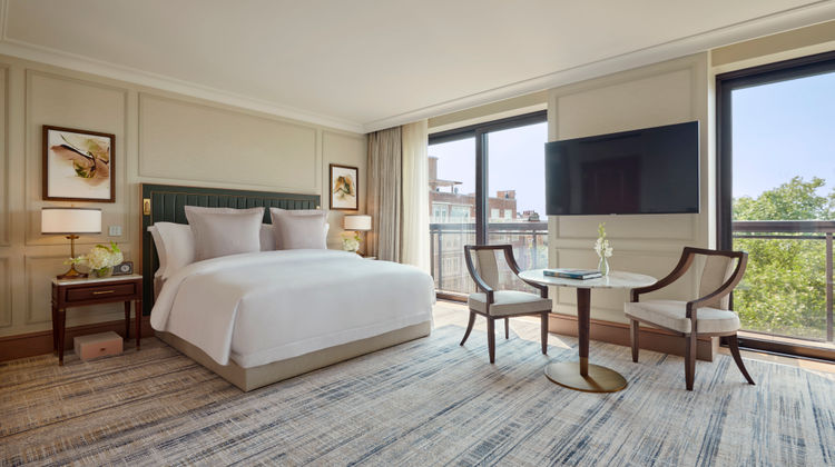 Jumeirah Carlton Tower Suite