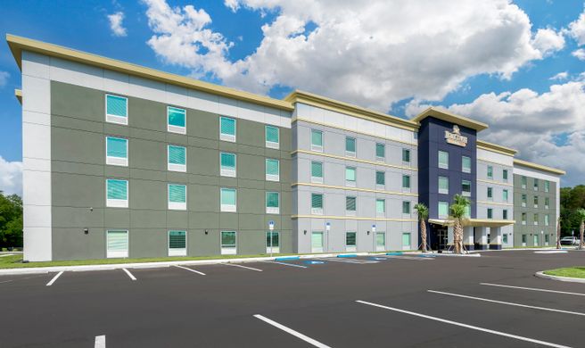HomeTowne Studios Tampa - Airport Exterior