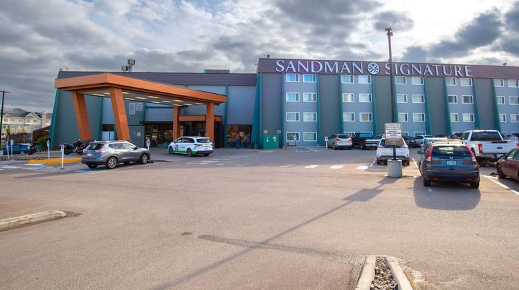 Sandman Signature Lethbridge Lodge Exterior