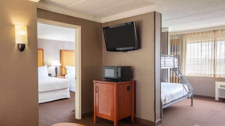 <b>Sheraton Niagara Falls Suite</b>. Images powered by <a href="https://www.leonardoworldwide.com/" title="Leonardo Worldwide" target="_blank">Leonardo</a>.