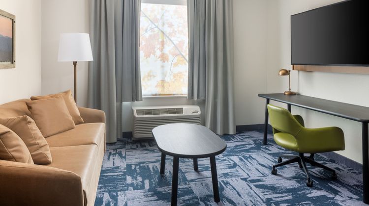 Fairfield Inn & Suites Suite