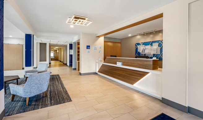 Holiday Inn Express Exterior