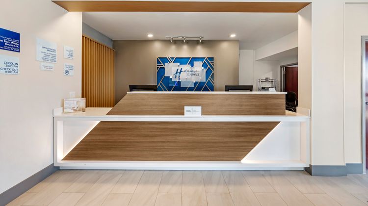 Holiday Inn Express Exterior