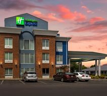 Holiday Inn Express Exterior