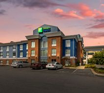 Holiday Inn Express Exterior