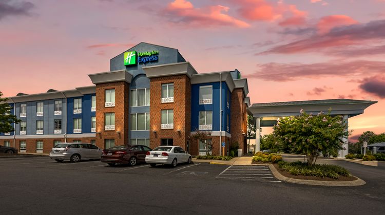 Holiday Inn Express Exterior