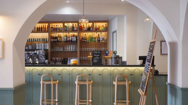 Le Phenix Hotel Restaurant
