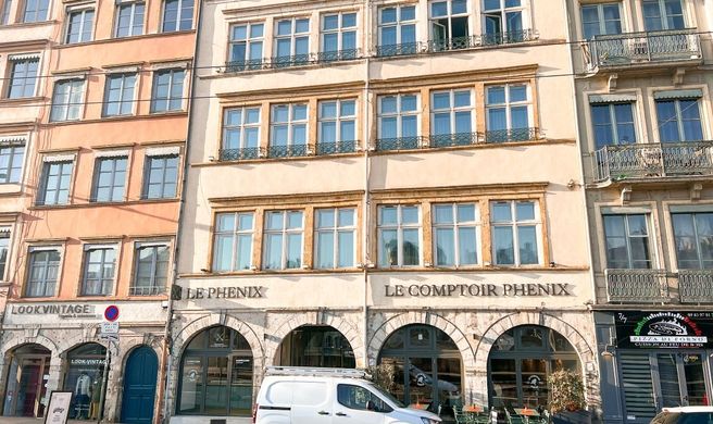 Le Phenix Hotel Exterior