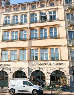 Le Phenix Hotel