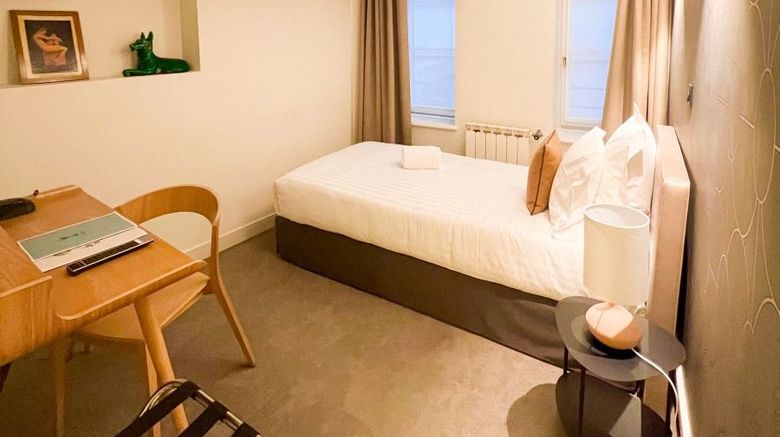 <b>Le Phenix Hotel Room</b>. Images powered by <a href="https://www.leonardoworldwide.com/" title="Leonardo Worldwide" target="_blank">Leonardo</a>.