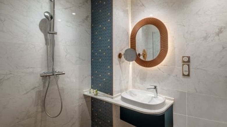 <b>Le Tourville Hotel Room</b>. Images powered by <a href="https://www.leonardoworldwide.com/" title="Leonardo Worldwide" target="_blank">Leonardo</a>.
