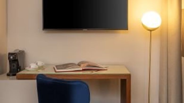 <b>Le Tourville Hotel Room</b>. Images powered by <a href="https://www.leonardoworldwide.com/" title="Leonardo Worldwide" target="_blank">Leonardo</a>.