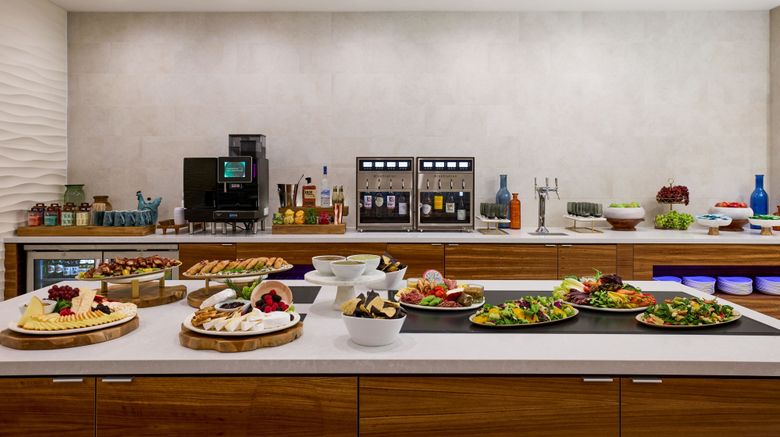 <b>The Westin Los Angeles Airport Restaurant</b>. Images powered by <a href="https://www.leonardoworldwide.com/" title="Leonardo Worldwide" target="_blank">Leonardo</a>.