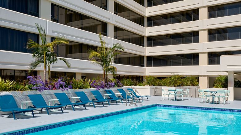 <b>The Westin Los Angeles Airport Pool</b>. Images powered by <a href="https://www.leonardoworldwide.com/" title="Leonardo Worldwide" target="_blank">Leonardo</a>.