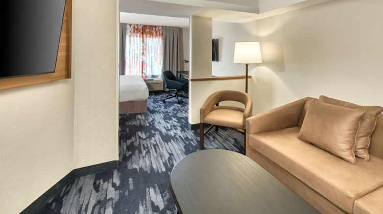 Fairfield Inn & Suites Toronto Room