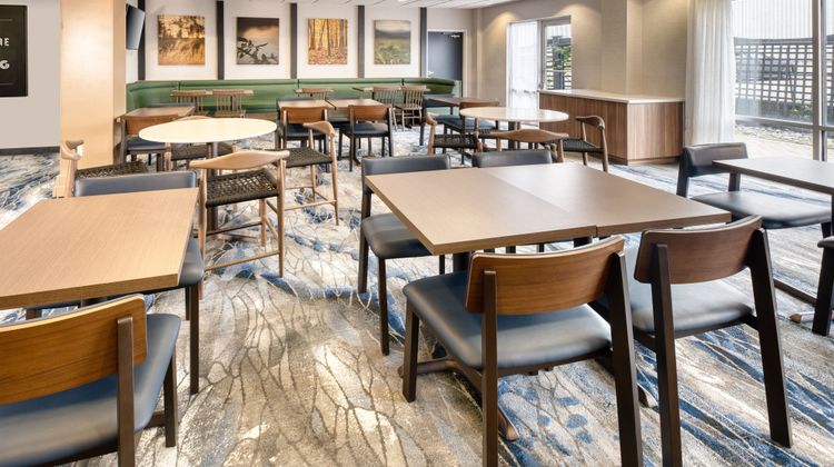 Fairfield Inn & Suites Toronto Restaurant