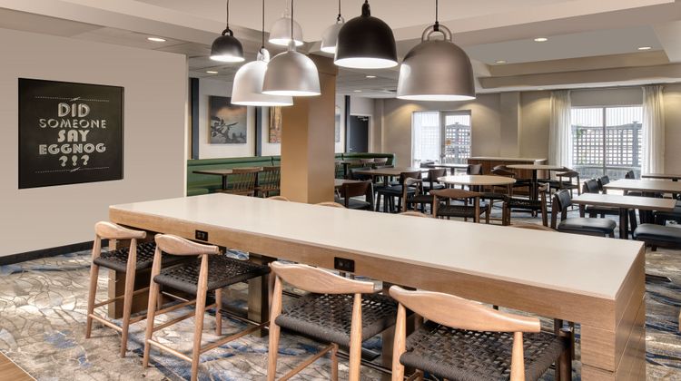 Fairfield Inn & Suites Toronto Restaurant