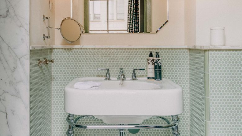 <b>SoHo House Amsterdam Room</b>. Images powered by <a href="https://www.leonardoworldwide.com/" title="Leonardo Worldwide" target="_blank">Leonardo</a>.