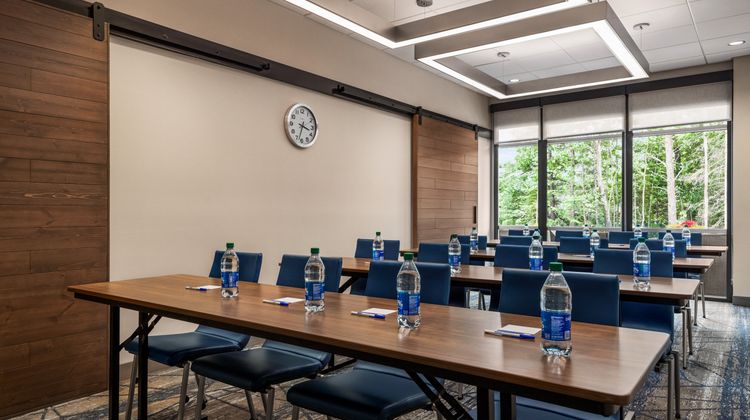 Holiday Inn Express & Suites Rhinelander Meeting