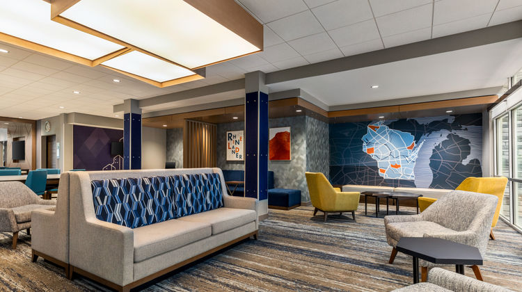 Holiday Inn Express & Suites Rhinelander Exterior
