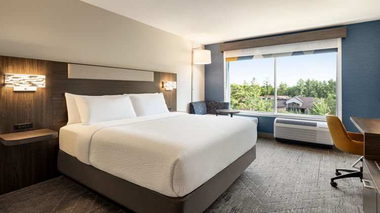 Holiday Inn Express & Suites Rhinelander Room